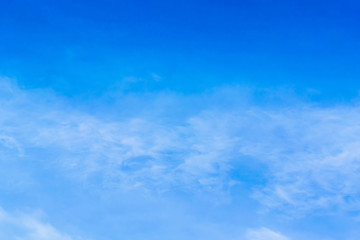 Obraz premium romantyczne błękitne niebo, swobodny krajobraz.