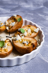 Baked pears with nuts