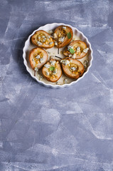 Baked pears with nuts