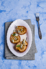 Baked pears with nuts