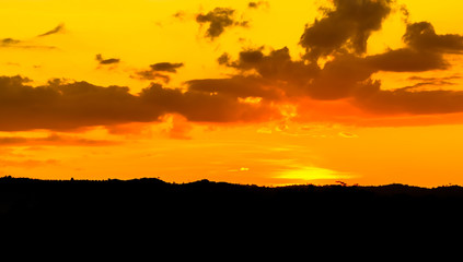 Fototapeta na wymiar Beautiful sunset behind the mountains.