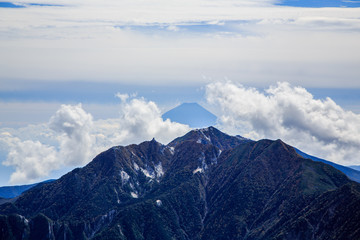 甲斐駒ケ岳から南アルプスの山々