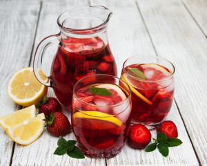 Glasses of lemonade with strawberries
