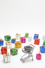 Obraz premium プレゼントとショッピングカート 