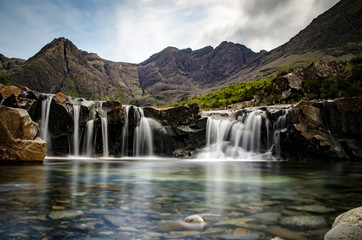 Fototapeta na wymiar Fairy Pool auf der Halbinsel Skye in Schottland