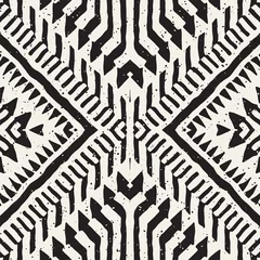 Behang Etnische stijl Zwart-wit tribal vector naadloze patroon met doodle elementen. Azteekse abstracte kunstdruk. Etnische sier hand getekende achtergrond.