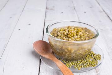 Boiled green mung beans with sugar syrup