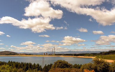 Obraz premium Pristine landscape and clean air while power plant is inoperative