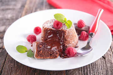 chocolate muffin with berry