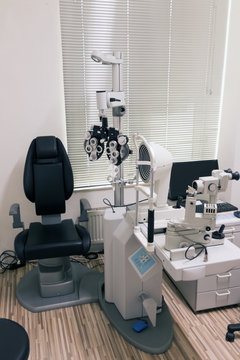 Brillenanpassung und Sehtest beim Augenoptiker