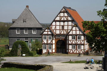 Fachwerkhäuser in einem Dorf