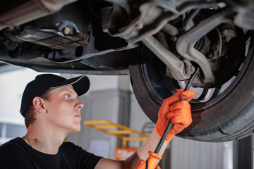 Specialist auto mechanic in the car service.