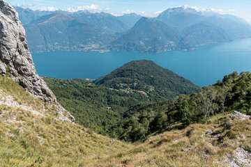 Naklejka na ściany i meble Blick beim Aufstieg zum Rifugio über Breglia zum Comer See nahe Menaggio