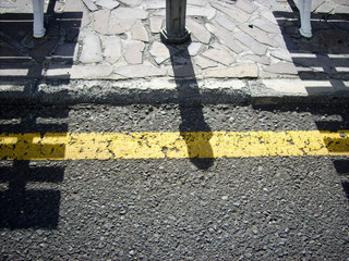 Gelber streifen mit Schatten