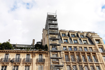 Fototapeta premium Scaffolding -Renovation work - uptown Paris