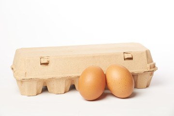Egg container with two brown eggs - 175611618