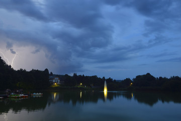 Naklejka premium Stausee Sohland bei Nacht