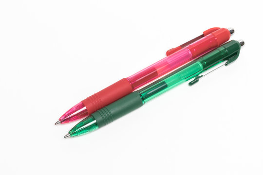 Roter und grüner Kugelschreiber