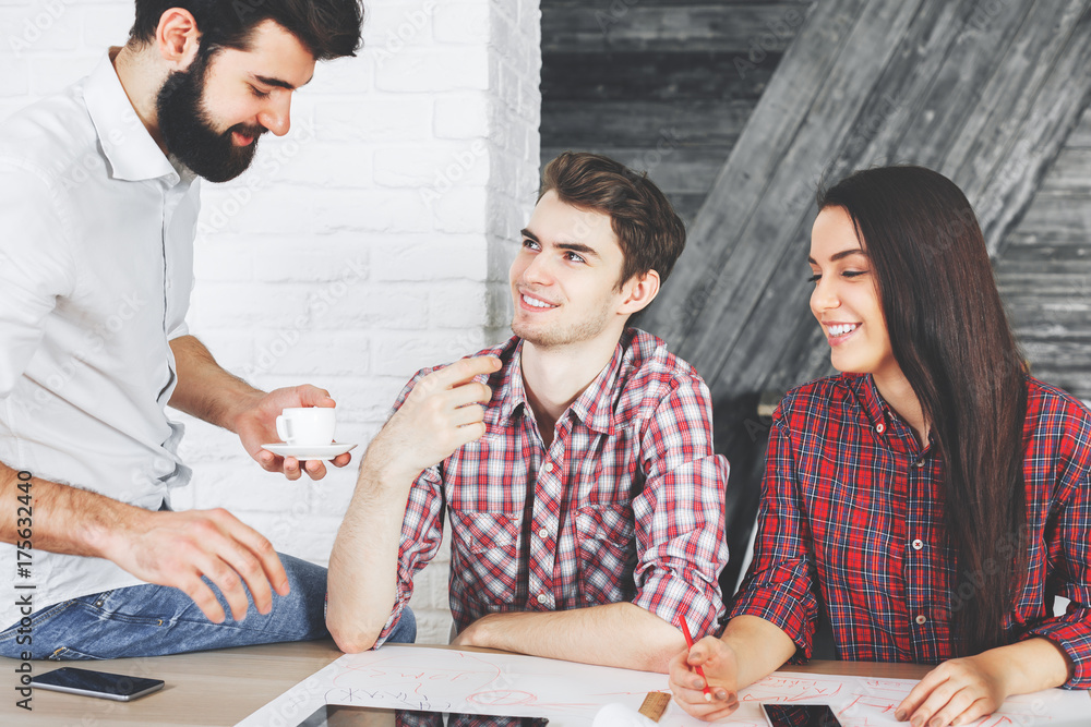 Poster Attractive people using tablet in office