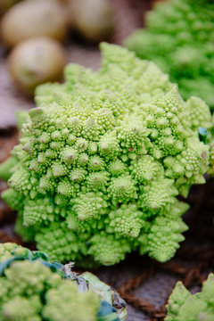 Green cauliflower (Romanesco")""reen caulif"