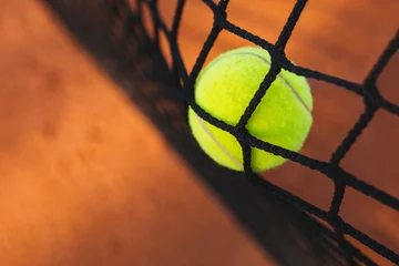 Zelfklevend Fotobehang Tennis ball hitting the tennis net © yossarian6