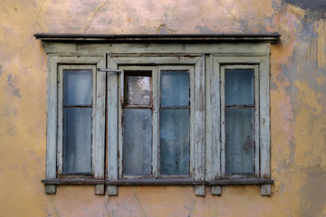 Fototapeta na wymiar old window in the old house