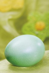 Obraz na płótnie Canvas Green Easter egg