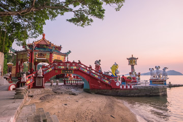 Fototapeta premium Colorful God statues are located at the Repulse Bay is a quaint Taoist temple which is popular for its colorful mosaic statues