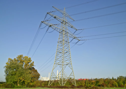 Pylon and thermal power station Unterfoehring, Bavaria, Germany, Europe