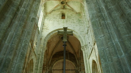 Obraz premium Archi e strutture architettoniche nell'abbazia di Mont Saint Michel