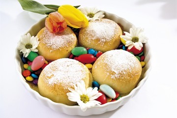 Buchteln, sweet yeast dumplings with Easter eggs