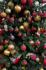 Obraz na płótnie Canvas Detail shot, colourful Christmas ornaments hung on Christmas tree