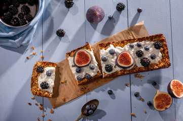Oatmeal cake with natural yogurt, fresh figues, blackberries and blueberries
