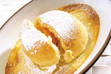 Buchteln, sweet yeast dumplings in a casserole