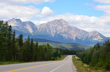 Naklejka premium Sceneries on the road driving to Banff from Vancouver 