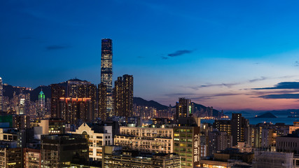 香港の摩天楼の夜景