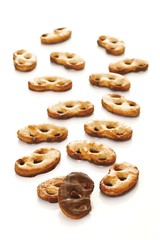 Pretzels made of filo pastry, chocolate icing