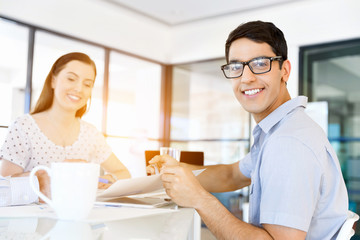 Obraz premium Young man in casual in office