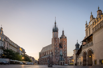 Fototapeta na wymiar Sunrise over the Basilica of Saint Mary in Krakow. HDR-Photo