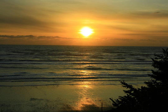a picture of an Pacific Northwest beach sunset