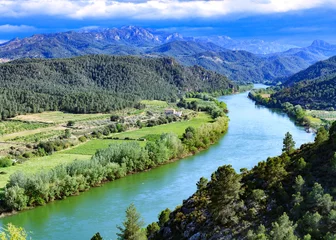 Poster De Ebro-rivier. Belangrijkste rivier op het Iberisch schiereiland. Miravet, Spanje © Nobilior
