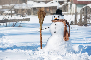 Snowman in the backyard on a sunny day - obrazy, fototapety, plakaty