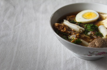 Paste of rice flour with a boiled egg for breakfast, light meals and good enough calories daily is not high.