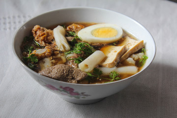 Paste of rice flour with a boiled egg for breakfast, light meals and good enough calories daily is not high.