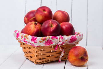 peaches (Prunus persica subs nectarina)