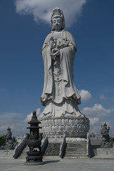  statue of goddess kwan im