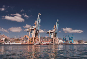 Obraz premium Harbor of Palermo, harbor crane, Sicily