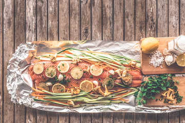 Zubereitung von Lachsfilet, draufsicht