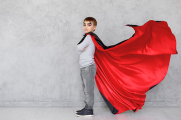 Small vampire profile portrait with crossed hands © diignat