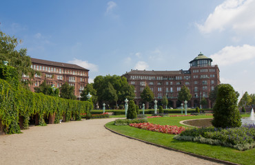 Blick vom Mannheimer Wasserturm auf die Augustaanlage